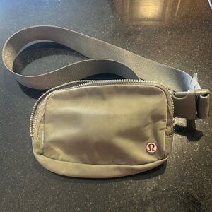 Lululemon Everywhere Belt Bag Viral TikTok Favorite, Gray, Adjustable Strap